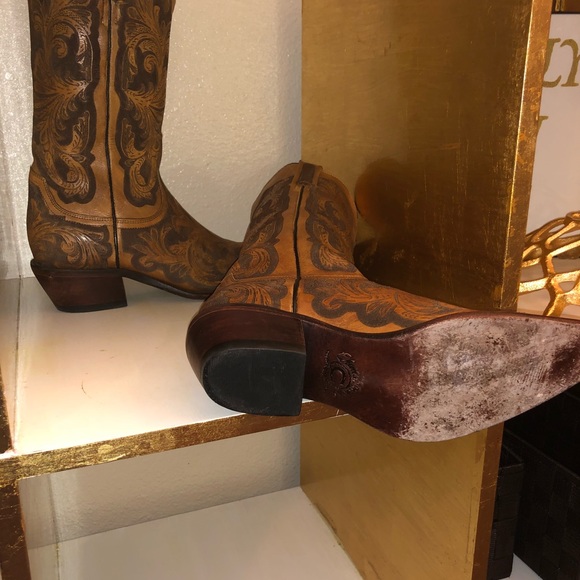 COPY - A pair of Charlie 1 Horse Cowboy boots  are size 7 not 61/2 as box says - Picture 5 of 6